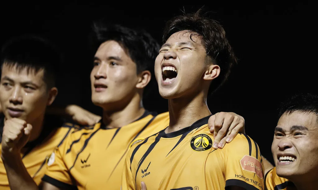 Tuyển thủ Lào giúp Thanh Hóa gieo sầu cho Công an TP HCM